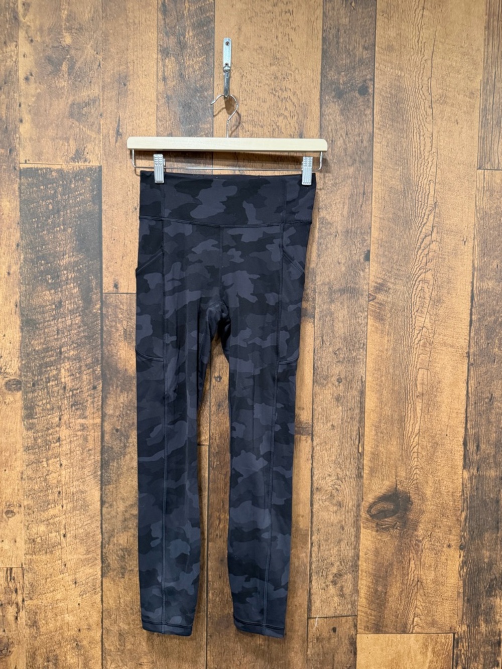 Lululemon Invigorate High-Rise Tight 25"
Incognito Camo Multi Grey size 4 EUC - Picture 2 of 6